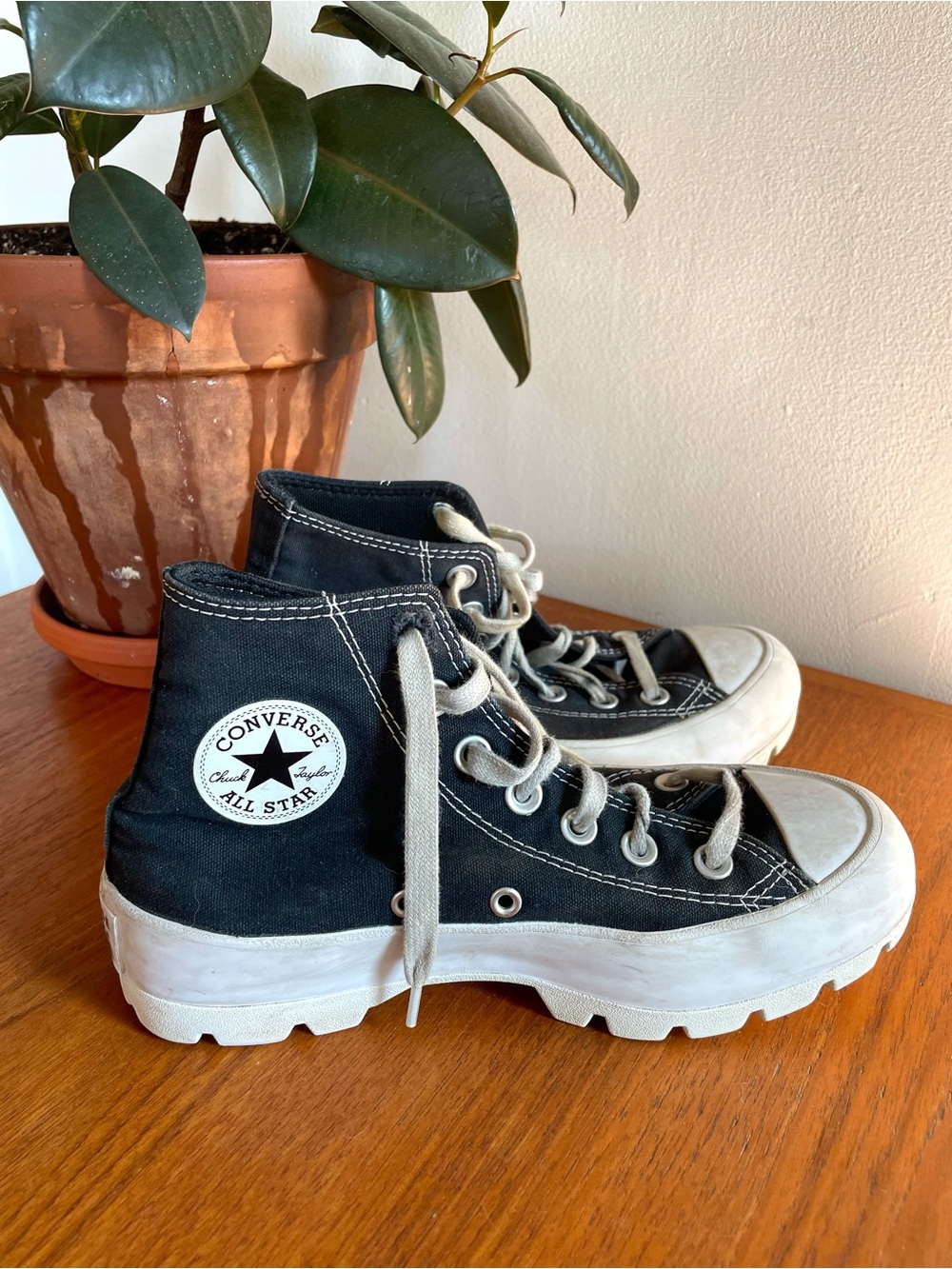 Converse Chuck Taylor All Star Lugged Hi Sneakers